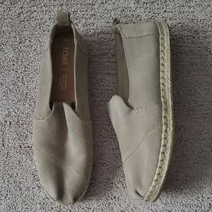 TOMS Desert Taupe Suede Alpargatas